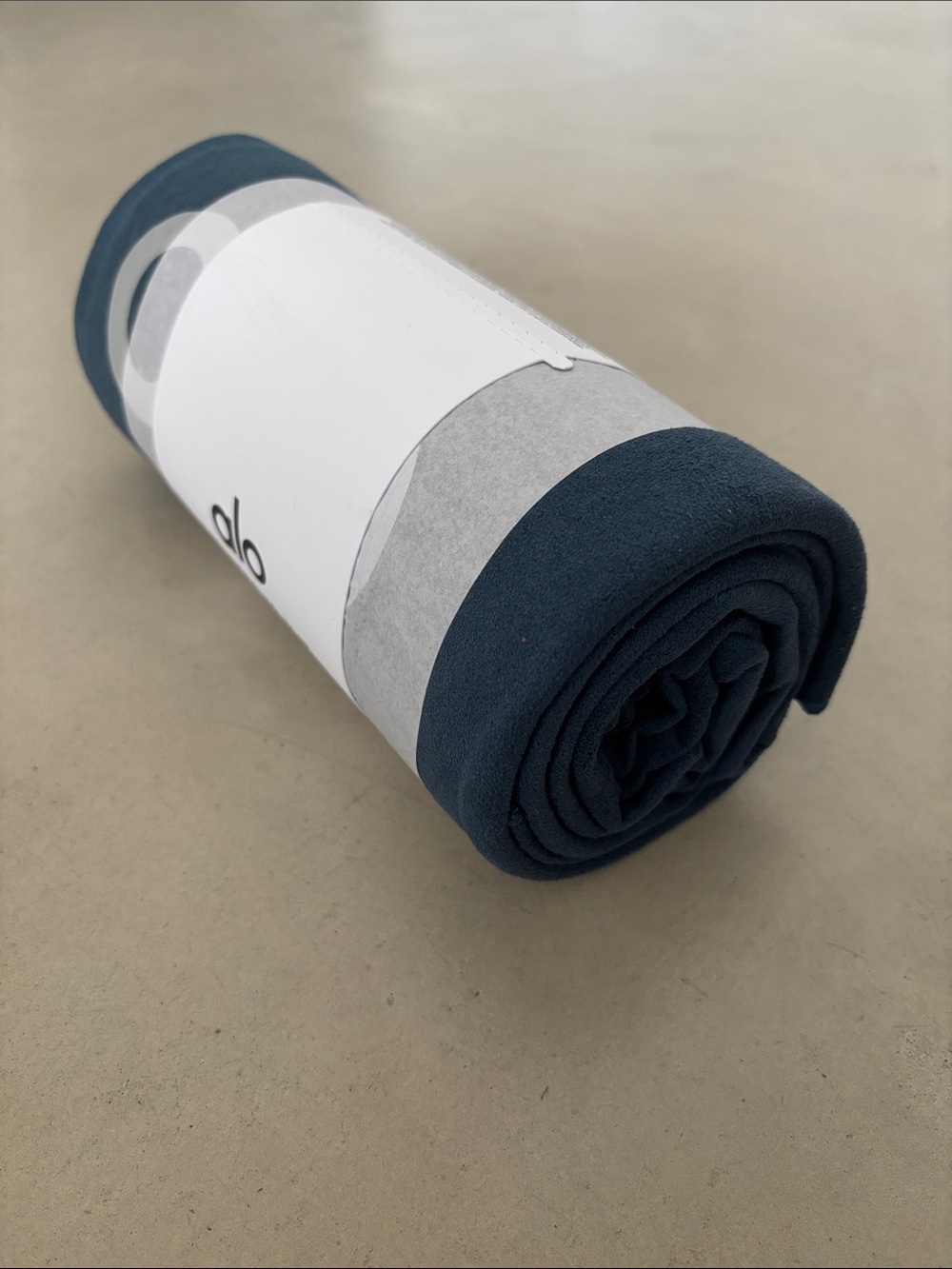 New Alo Yoga Grounded No Slip Yoga Mat Towel in Eclipse Blue - Picture 6 of 10